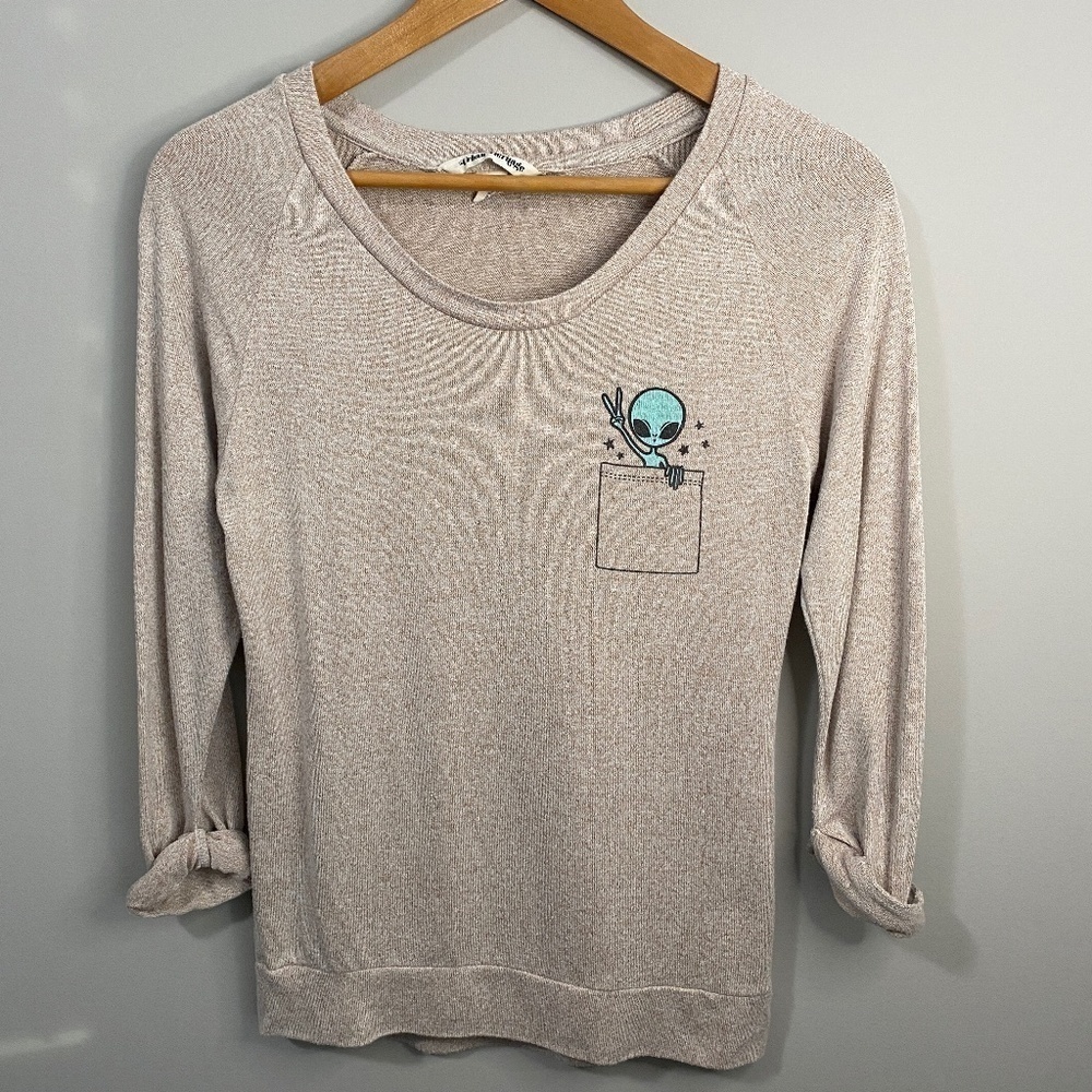 Urban Heritage Women's Long Sleeve Pocket Alien Fine Knit T-shirt‎ Size Small
